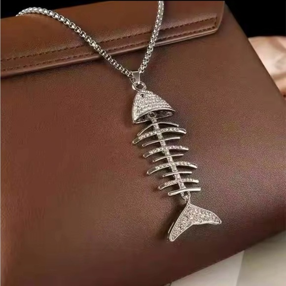 Fish Bone Necklace Inlaid Rhinestone Fishtail Pendant Necklace Men's Women's 22” - Picture 3 of 6